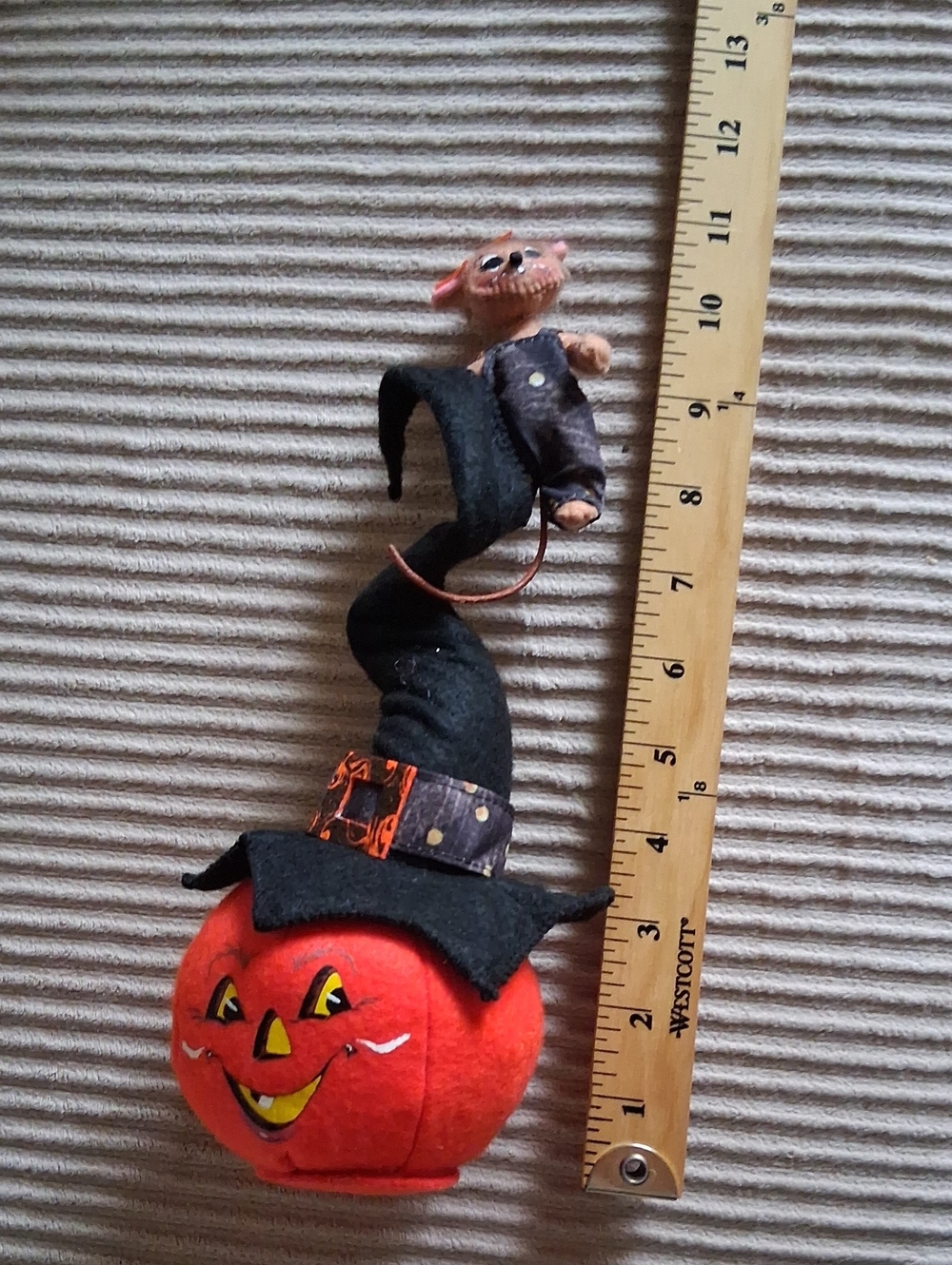 Annalee 2021 Halloween Pumpkin with Witch Hat and Mouse Accent - Orange - Picture 10 of 10